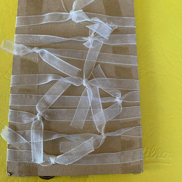 ⭐️2 for 1⭐️Gift Embellishments - Picture 4 of 5